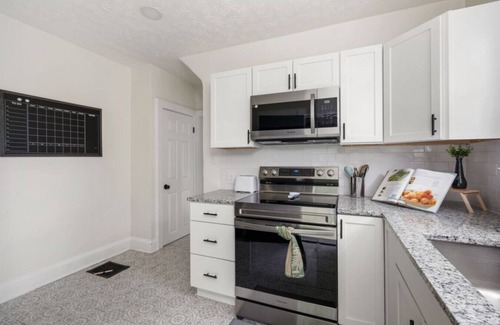 Near East Columbus House | Eldridge Echo L - 3BR 1BA Unit in East Columbus
