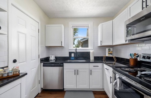 Near East Columbus House | Eldridge Echo R - 3BR 1BA Unit in East Columbus