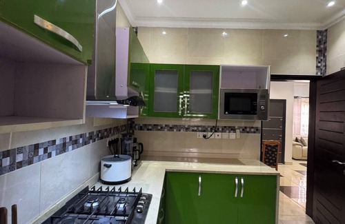 Accra Apartment | Electic African cozy apartment - 33 minutes from the city