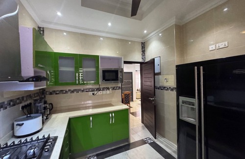 Accra Apartment | Electic African cozy apartment - 33 minutes from the city
