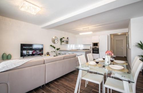 Marsalforn Apartment | Electra Residence - Luxury Central Beachview Apartment