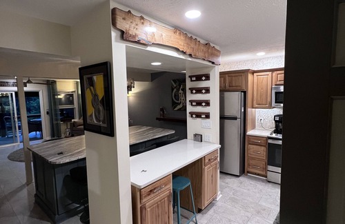 Newland House | Electric and Water is Working Centrally Located Resort inThe High Country RELAX