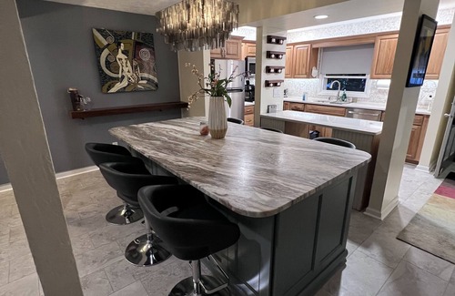 Newland House | Electric and Water is Working Centrally Located Resort inThe High Country RELAX