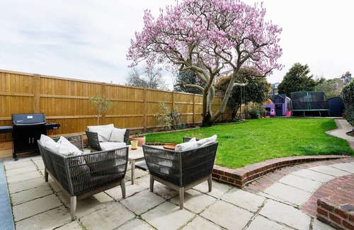Wandsworth Common House | Electric Dreams, by Veeve