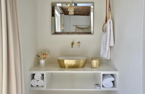 Abela Apartment | Elefthia Syros Exclusive Suite