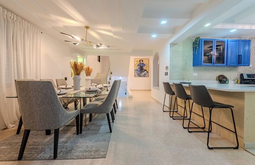Santiago de los Caballeros Villa | Elegant & Cozy 4BR Home/the Best Location In STI