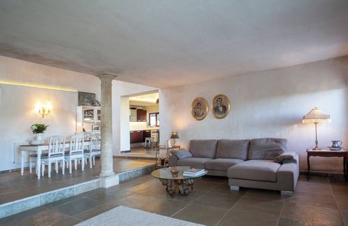 Bolonia House | "Elegance and Comfort at the Stone House - Finca Love Garden"