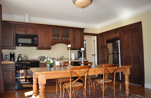Sonoma House | Elegance & Charm 2 blocks to Sonoma Square, from 249 off season