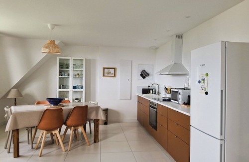 Crozon Apartment | Elegance on the bay, modern apartment with garden and sea view