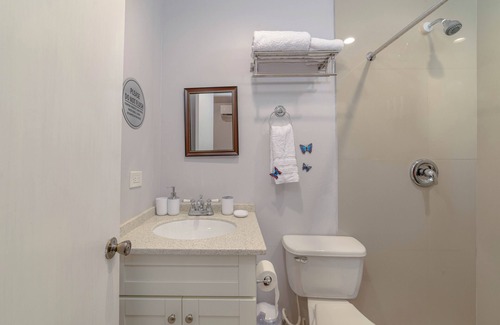 Buckleys Village Apartment | Elegant 1-bedroom apartment with AC and WiFi in Pleasant Buckleys