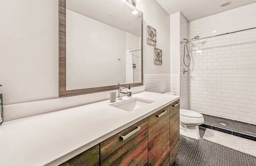 Downtown Dallas Apartment | Elegant 1BD | DT Dallas | Sleeps 5 | Free Parking