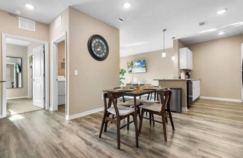 Melbourne Condo | Elegant 1BR/1BA Condo with Pool, Gym and Laundry