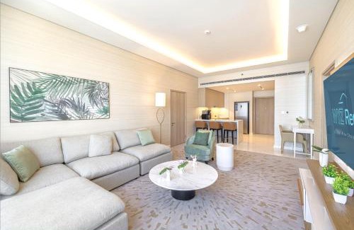 Palm Jumeirah Apartment | Elegant 1BR in Palm Tower, Nakheel Mall, Sea View