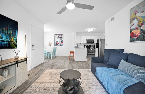 Deerfield Beach Apartment | Elegant 1BR Retreat with Pool | Gym | Tennis Court