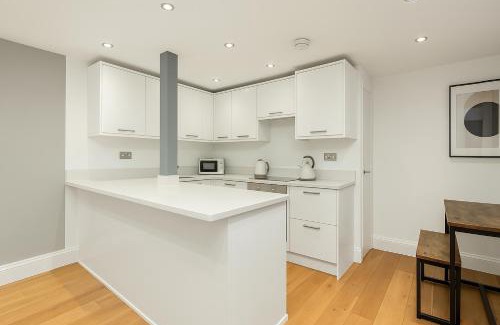 Shepherd's Bush Apartment | Elegant 2 Bed Flat near Camden Market