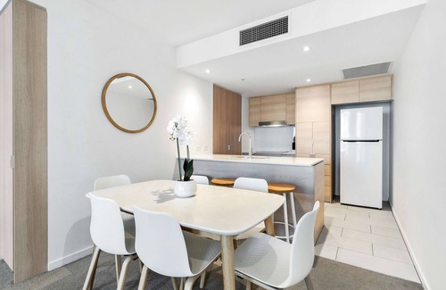 Broadbeach Apartment | Elegant 2-Bed with Stunning Views, Pool, BBQ, Gym
