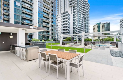 Broadbeach Apartment | Elegant 2-Bed with Stunning Views, Pool, BBQ, Gym