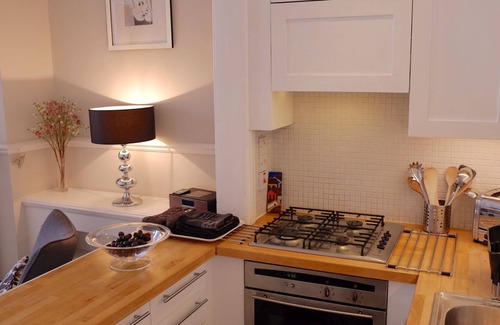 Kemptown Apartment | Elegant 2 bedroom Regency apartment with secluded garden. Sea views. Sleeps 4