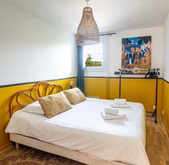 Honfleur Apartment | Elegant 2 bedroom triplex with parking Honfleur