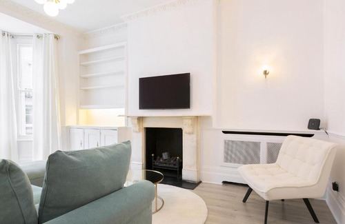 Redcliffe Apartment | Elegant 2 bedrooms apt in Chelsea with patio
