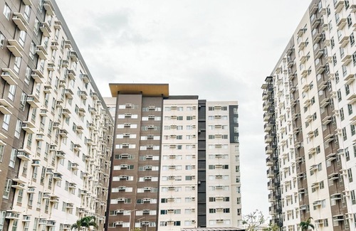 Iloilo Condo | Elegant 2 Bedrooms with Pool View