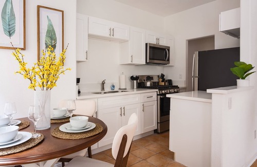 Golden Hill Apartment | Elegant 2BR Apt | Sleeps 6, Parking + AC