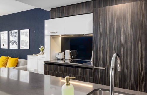 Fortitude Valley Apartment | Elegant 2BR Haven in the Trendy Fortitude Valley