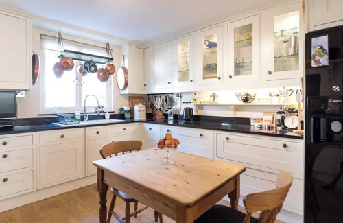 South Kensington House | Elegant 3 Bed 4 Bath South Kensington Home