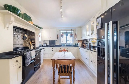 South Kensington House | Elegant 3 Bed 4 Bath South Kensington Home