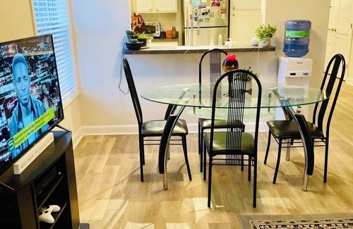 Norfolk House | Elegant 3-bedroom apt in excellent Norfolk