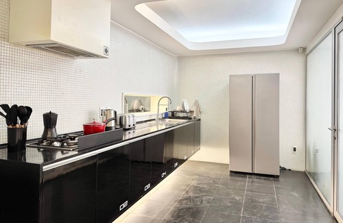 Santiago Apartment | Elegant 3-bedroom Neo Classic apartment in Providencia. Art and Chilean Design