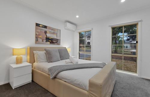 Glen Waverley House | Elegant 3-Bedroom Retreat in Prime Glen Waverley