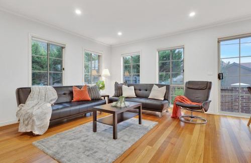 Glen Waverley House | Elegant 3-Bedroom Retreat in Prime Glen Waverley