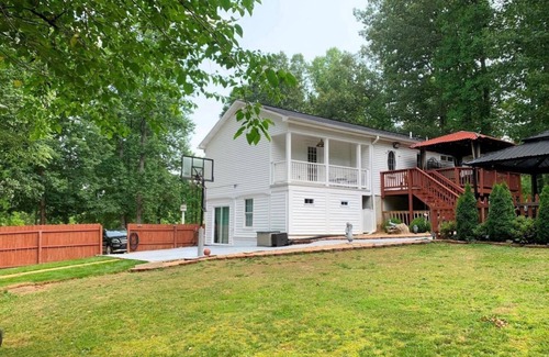 Spotsylvania House | Elegant 3-Bedroom 2 bathroom Retreat in Spotsylvania