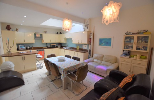 Aberdovey House | Elegant, 3 Storey Cottage In The Heart Of Aberdovey, Sleeps up to 8 Guests