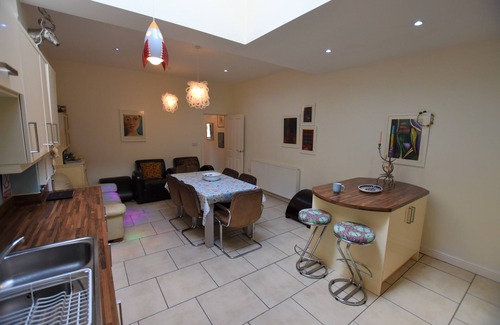 Aberdovey House | Elegant, 3 Storey Cottage In The Heart Of Aberdovey, Sleeps up to 8 Guests