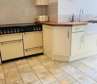 Warminster House | Elegant 3BD Edwardian Home Warminster