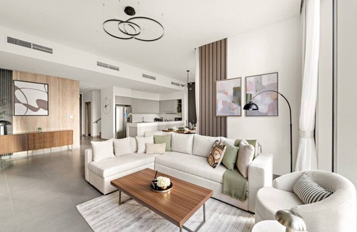 Dubai Apartment | Elegant 3BR Harbour | Stay City Views & Pool Access in Prime Location