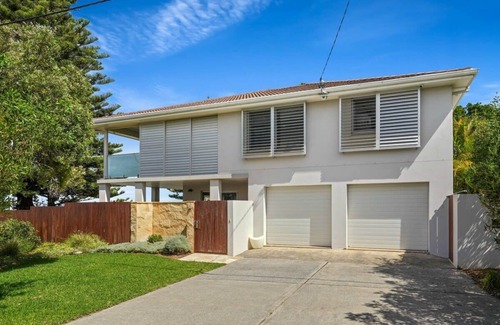 Toowoon Bay House | Elegant 4-Bed home with private steps to beach