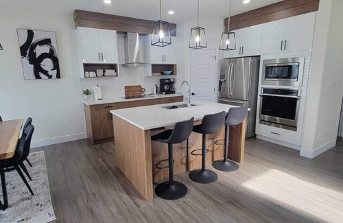 Northeast Edmonton House | Elegant 4 Bedroom Boho Style Full house