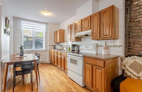 Shaughnessy Village Apartment | Elegant 4 Bedroom residence in downtown MTL