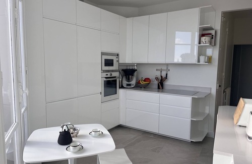Quartier de la Plaine-de-Monceaux Apartment | Elegant 4 bedrooms with space & view close to Parc Monceau and Arc de Triomphe.