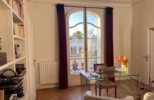 Quartier de la Plaine-de-Monceaux Apartment | Elegant 4 bedrooms with space & view close to Parc Monceau and Arc de Triomphe.