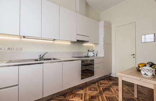 Castello Apartment | Elegant 6 Bedroom Penthouse with Terrace and Canal View