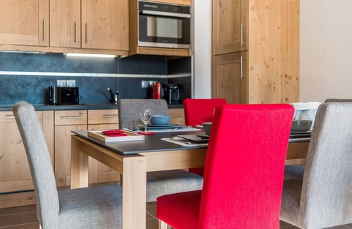 Champagny-en-Vanoise Apartment | Elegant 6-person apt with WIFI at the foot of the slopes