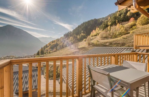 Champagny-en-Vanoise Apartment | Elegant 6-person apt with WIFI at the foot of the slopes