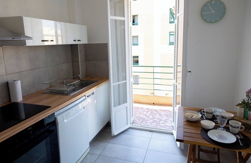 Thiers Apartment | Elegant 60m2, quiet and bright, Nice center, 7 mins from the beach