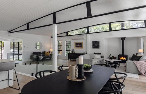 Macmasters Beach House | Elegant Abode Only Moments To Macmasters Beach