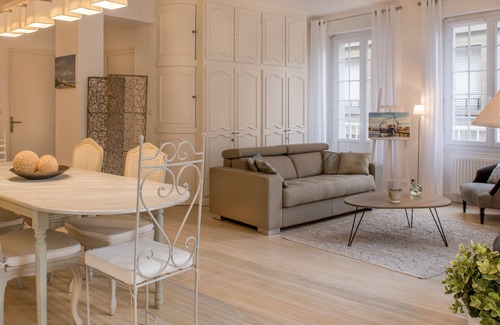 Intra Muros Apartment | Elegant and bright 76m2 apartment in the heart of the ramparts. 2 Bedrooms 2 bathrooms