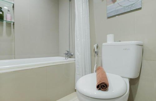 Cikarang Apartment | Elegant and Comfy Studio Azalea Suites Apartment Cikarang By Travelio